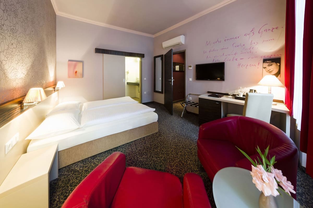 Hypo-allergenic bedding, minibar, in-room safe, individually decorated