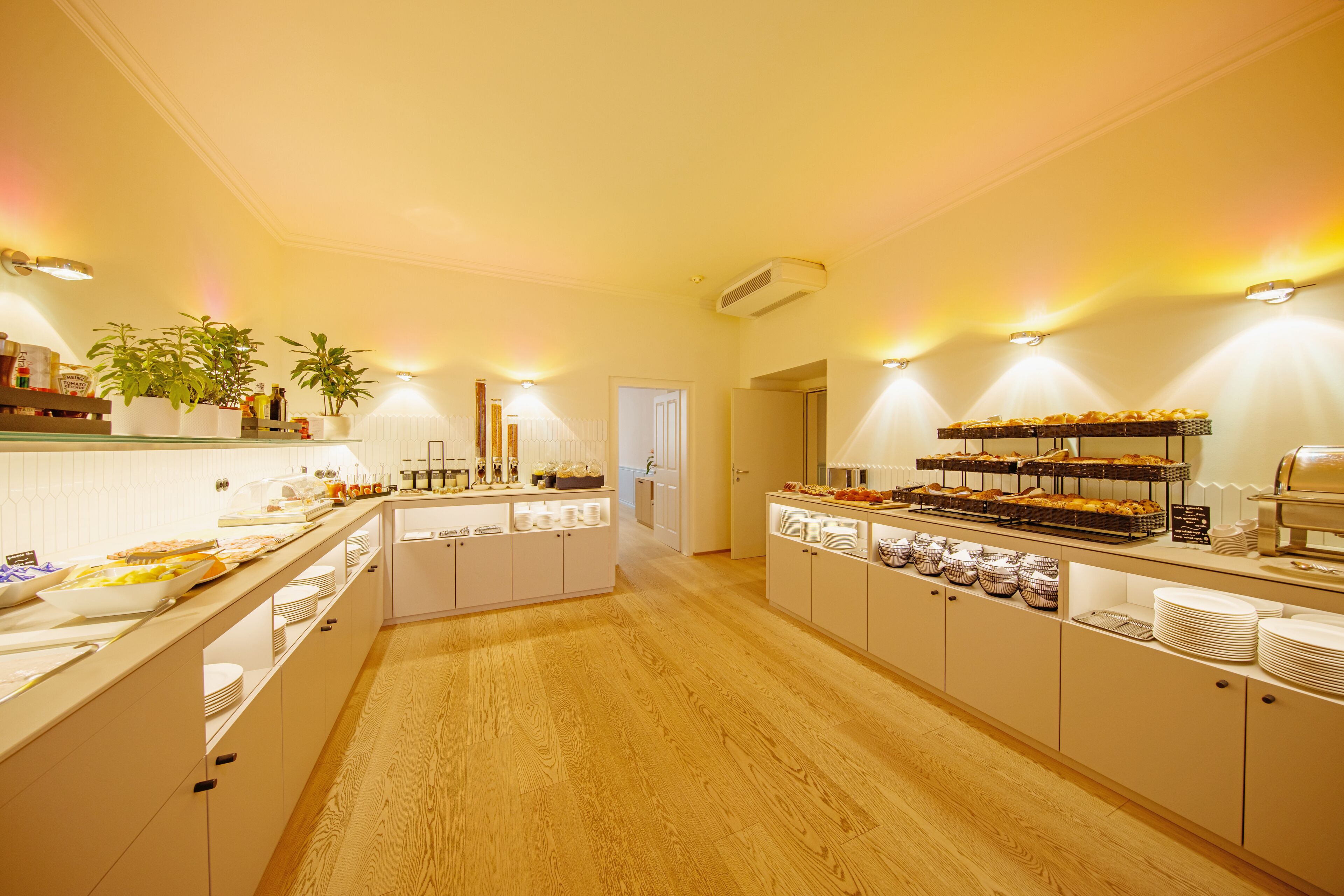 free daily continental breakfast