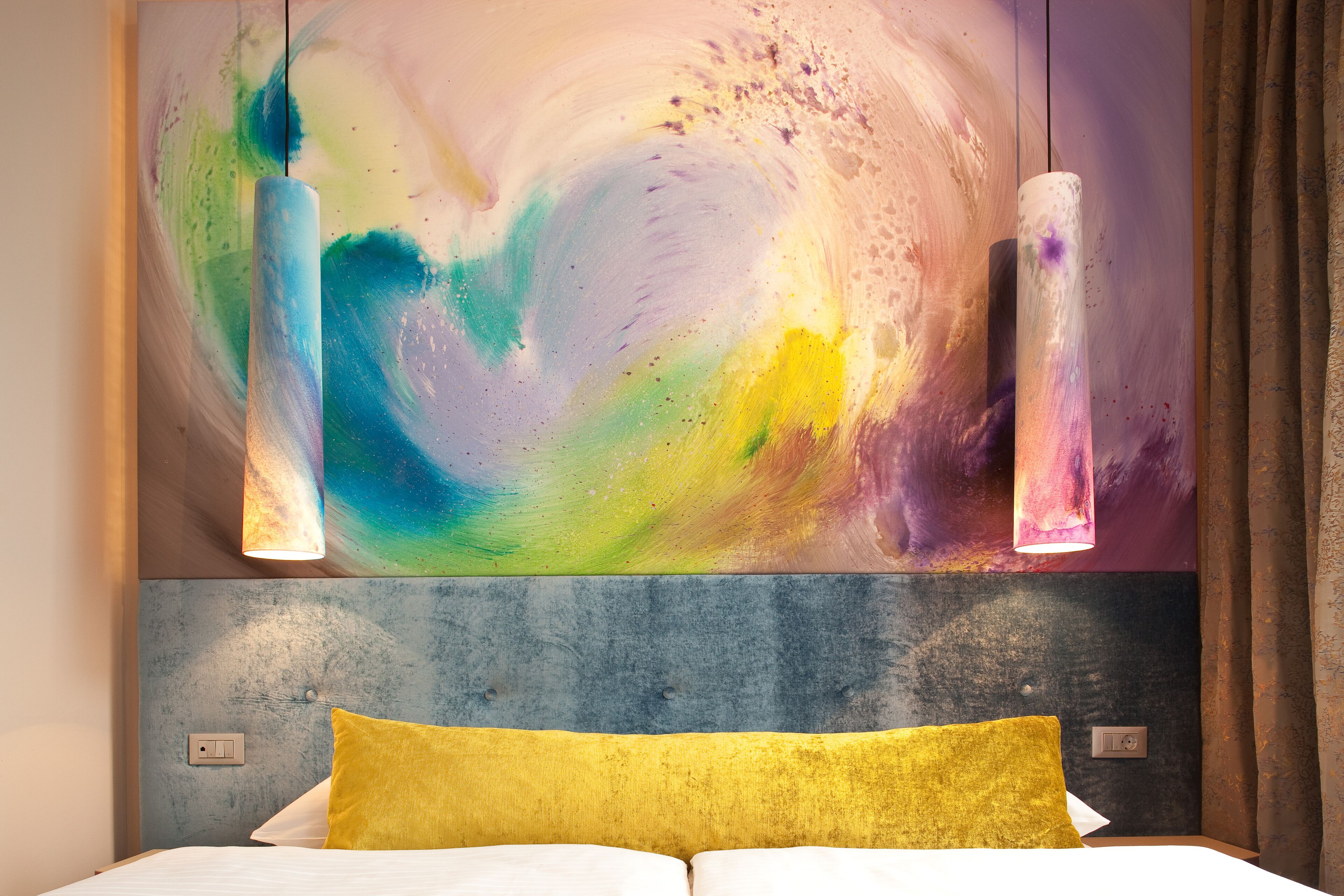 deluxe double or twin room, street view | hypo-allergenic bedding, minibar, in-room safe, individually decorated