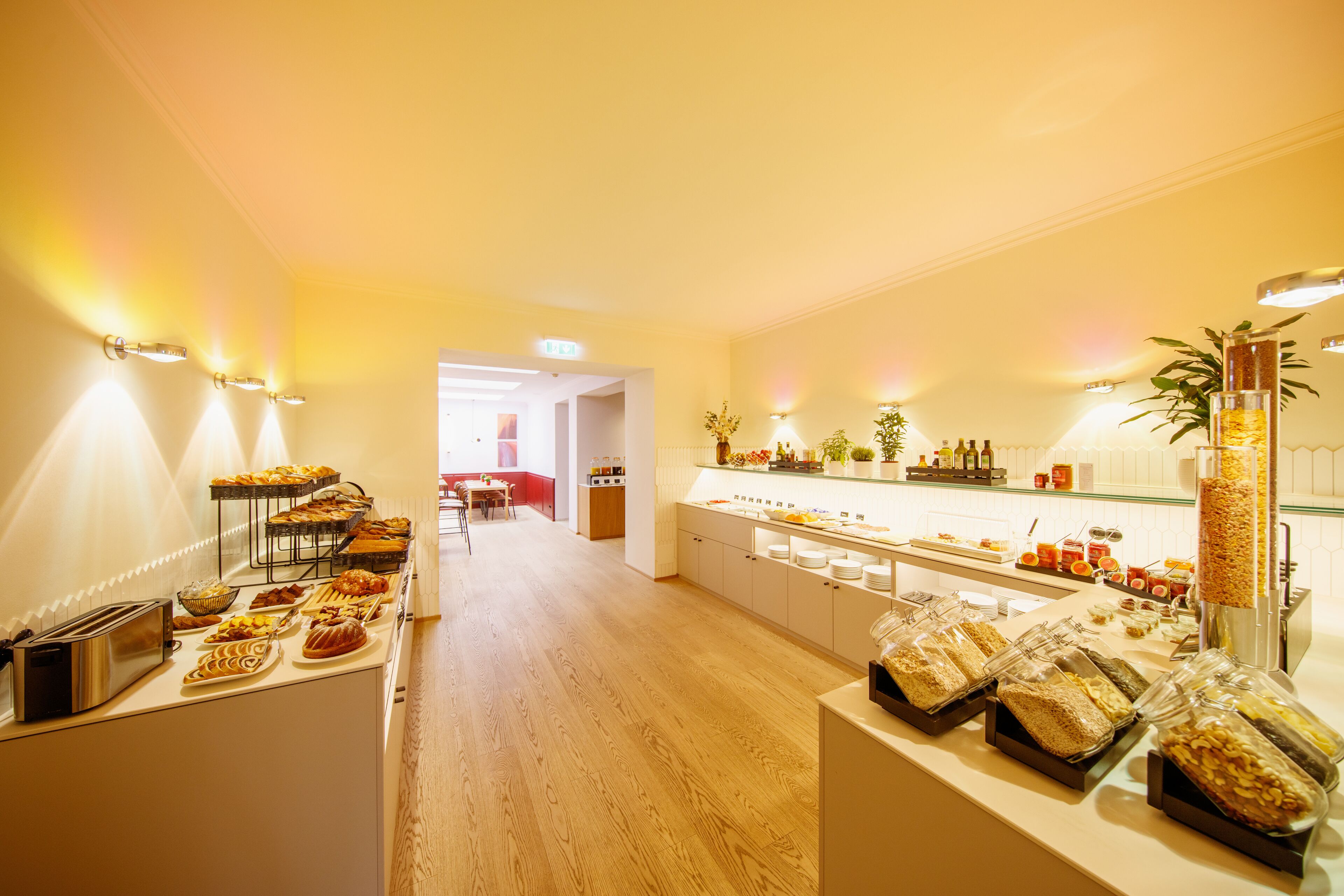 free daily continental breakfast