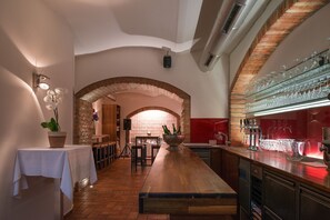 Bar (en el alojamiento)