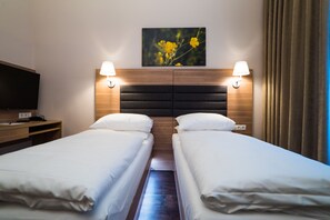 Double Room | In-room safe, desk, cribs/infant beds, free WiFi