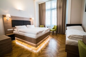 In-room safe, desk, cribs/infant beds, free WiFi - Hotel Marc Aurel - Vienna City Center (Vienna)