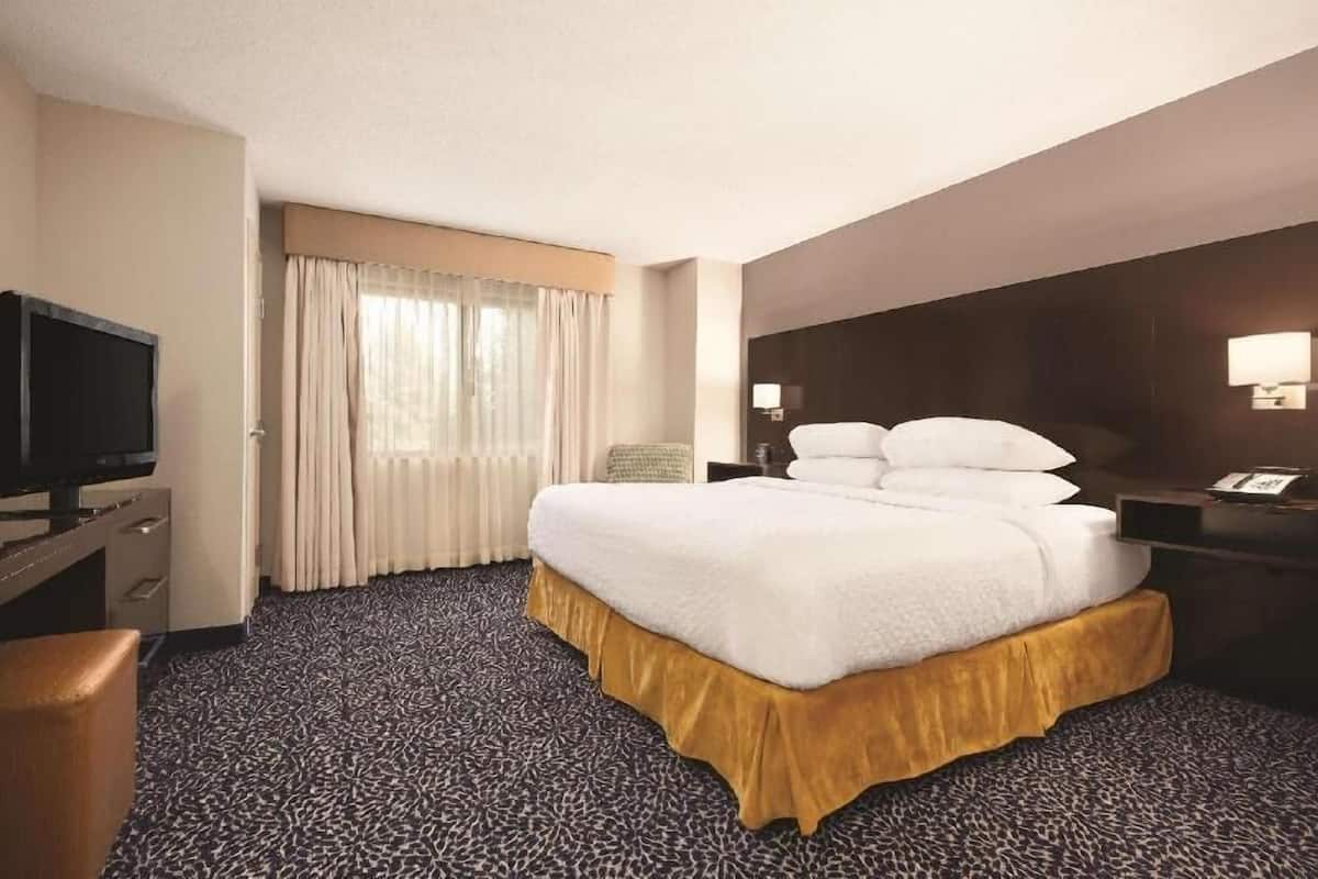 1 bedroom, premium bedding, down comforters, pillowtop beds