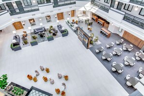 Lobby - Embassy Suites Louisville East (Louisville)