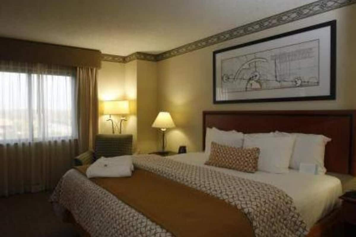 1 bedroom, premium bedding, down comforters, pillowtop beds