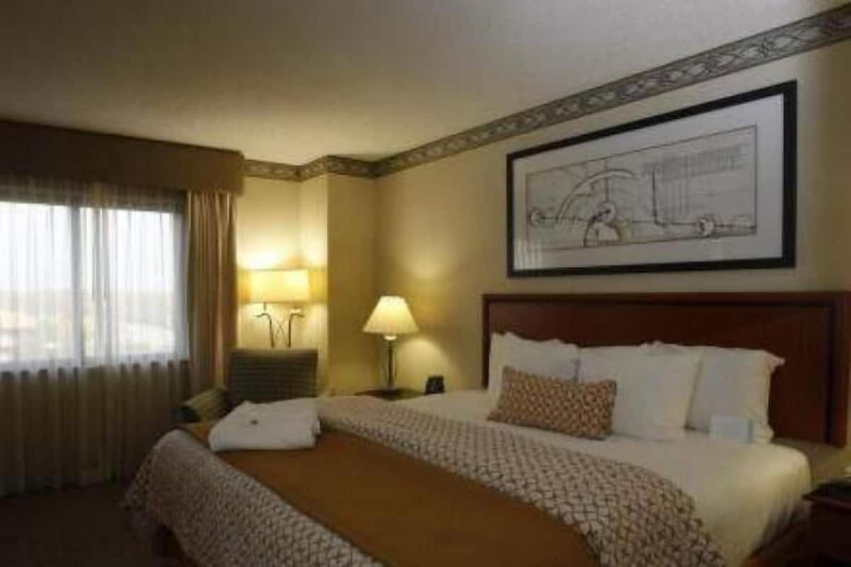 1 bedroom, premium bedding, down comforters, pillowtop beds