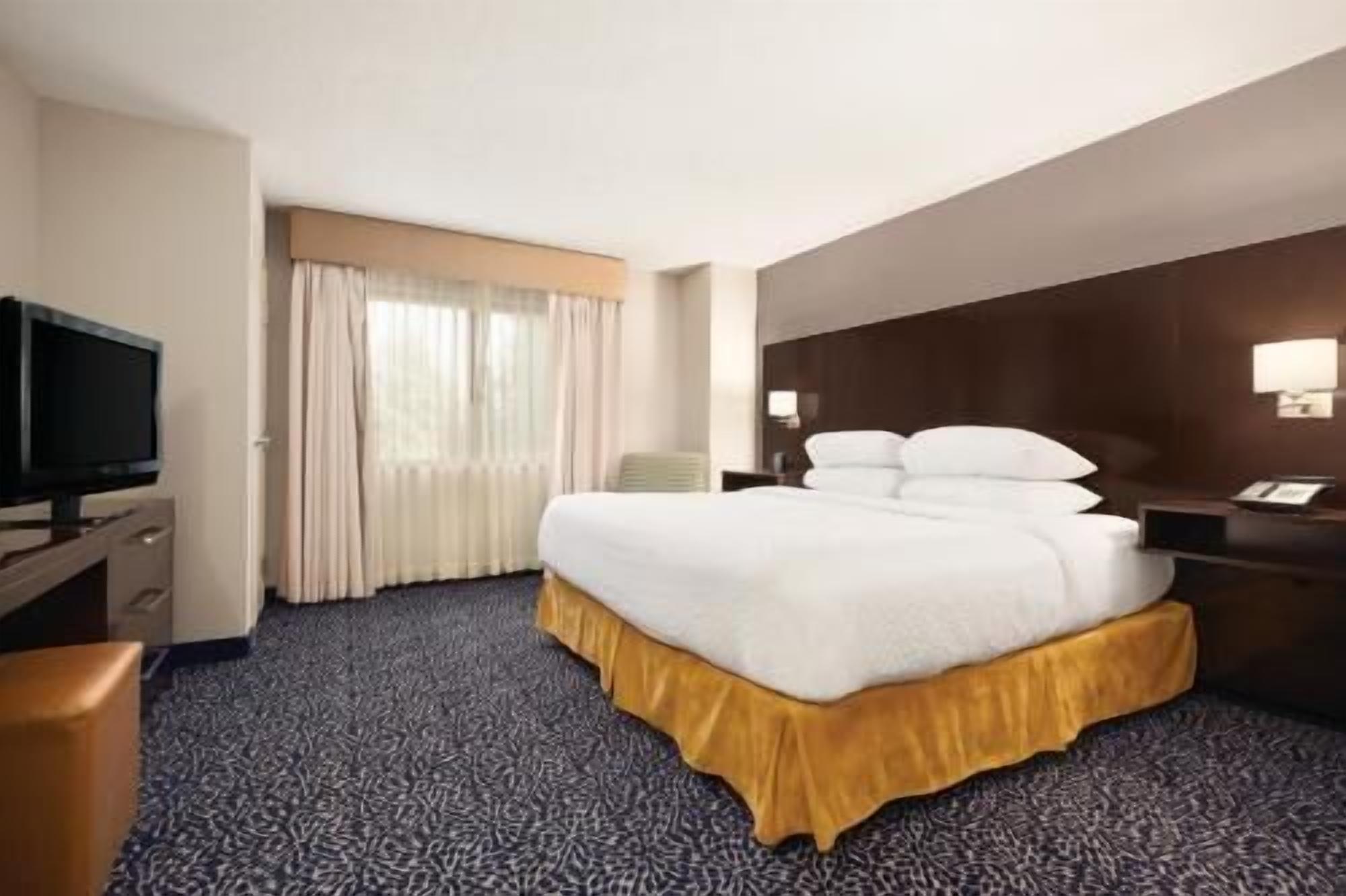 1 bedroom, premium bedding, down comforters, pillowtop beds