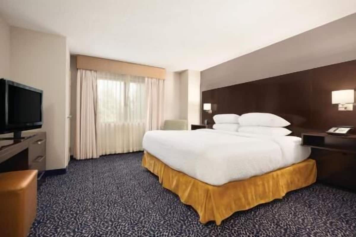 1 bedroom, premium bedding, down comforters, pillowtop beds