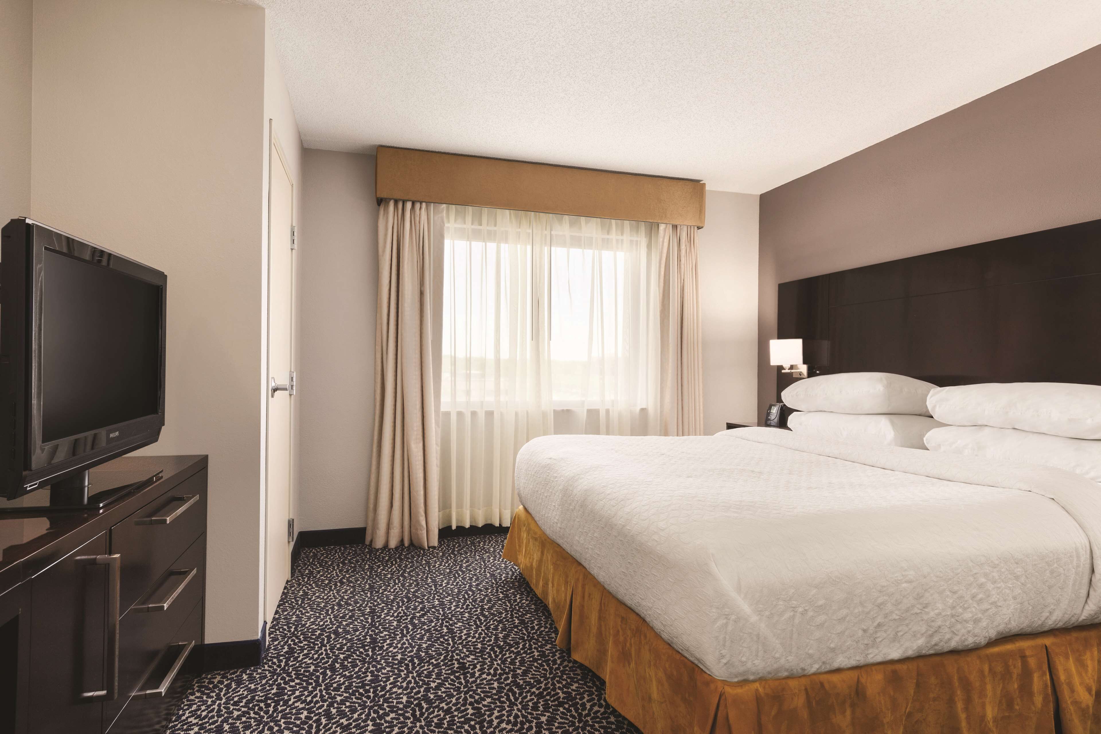 1 bedroom, premium bedding, down comforters, pillowtop beds