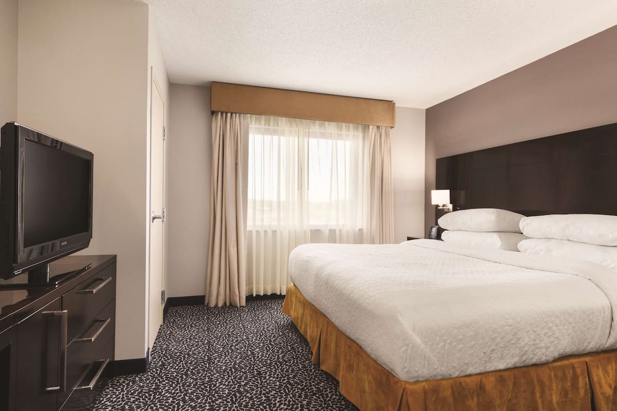 1 bedroom, premium bedding, down comforters, pillowtop beds