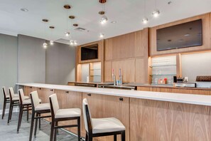 Serves dinner and happy hour - Embassy Suites Louisville East (Louisville)
