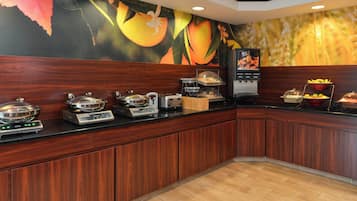 Sudah termasuk sarapan ala kontinental setiap hari