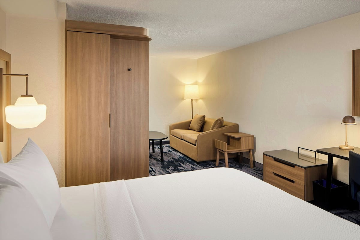 Hypo-allergenic bedding available, down comforters, in-room safe, desk