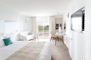 Chambre Double Grand Large - Vue sur Mer | Matelas mémoire de forme, coffres-forts dans les chambres, bureau