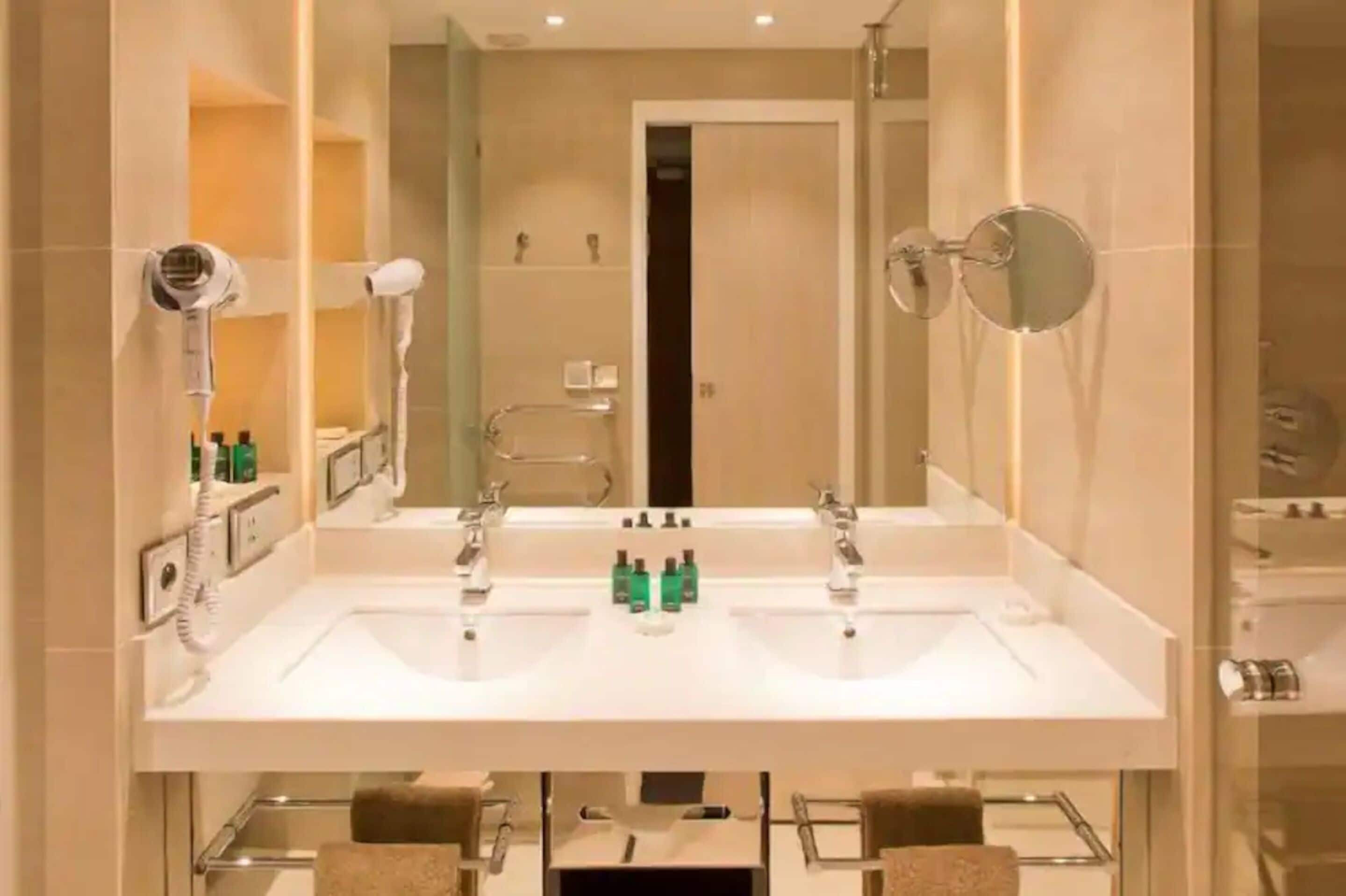 double room grand large - sea view | bathroom | hair dryer, bathrobes, slippers, towels