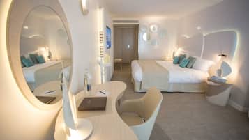 Matelas mémoire de forme, coffres-forts dans les chambres, bureau