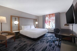 Desk, blackout drapes, iron/ironing board, free cribs/infant beds - Fairfield Inn & Suites by Marriott Greenwood (Greenwood)