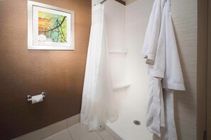 Quarto, 1 cama King e sofá-cama | Banheiro | Chuveiro/banheira combinados, ducha de hidromassagem