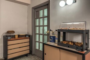 Buffet déjeuner (10 EUR par personne)
