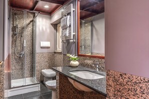 Standard Single Room | Bathroom | Eco-friendly toiletries, hair dryer, towels