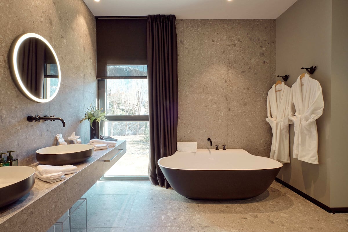 separate bathtub and shower, jetted bath, rainfall showerhead