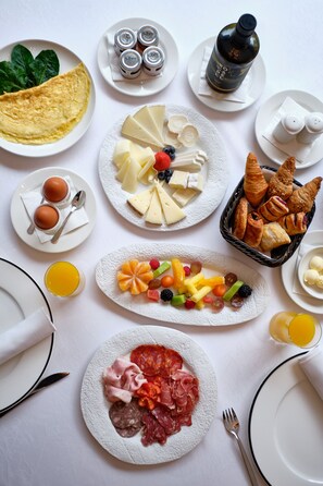 Daily buffet breakfast (EUR 27 per person)