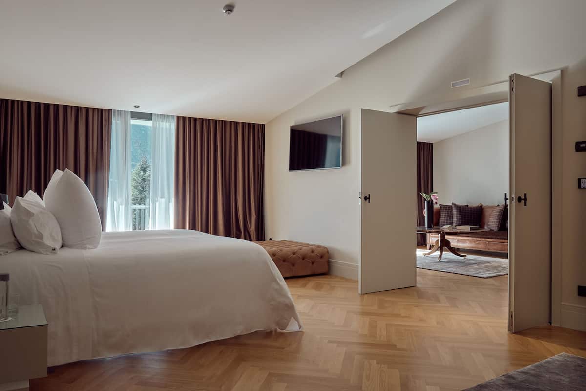 1 bedroom, in-room safe, individually decorated, desk