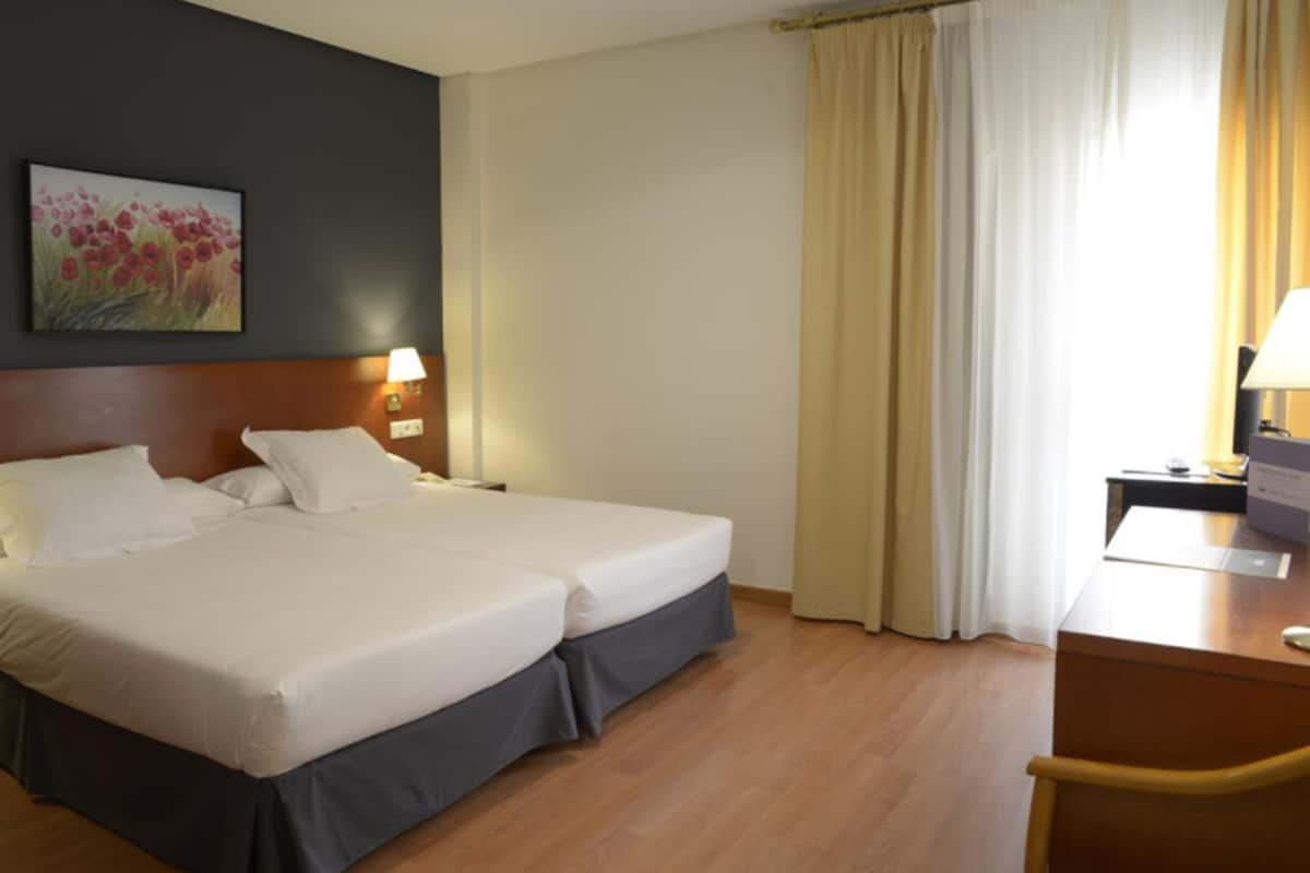 Down comforters, minibar, in-room safe, desk