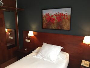 Room | 20 bedrooms, down comforters, minibar, in-room safe