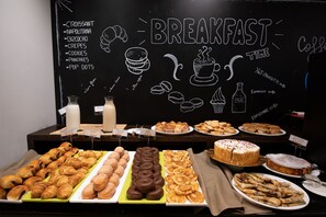 Desayuno completo todos los días (con cargo) 