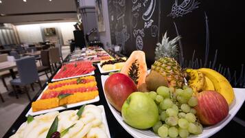 Daily full breakfast (EUR 14 per person)