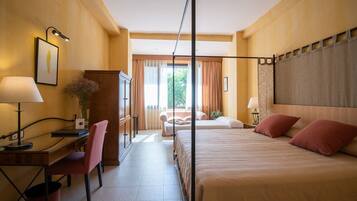 1 chambre, minibar, coffres-forts dans les chambres, bureau