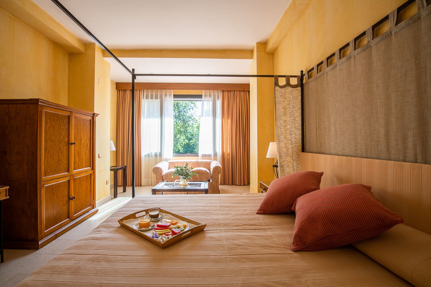 Minibar, caja fuerte, escritorio y sistema de insonorización