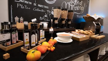 Daily full breakfast (EUR 14 per person)