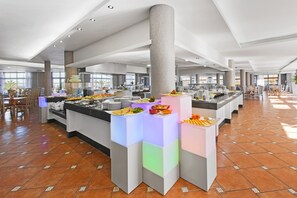 Breakfast and dinner served