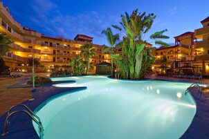 2 piscinas al aire libre