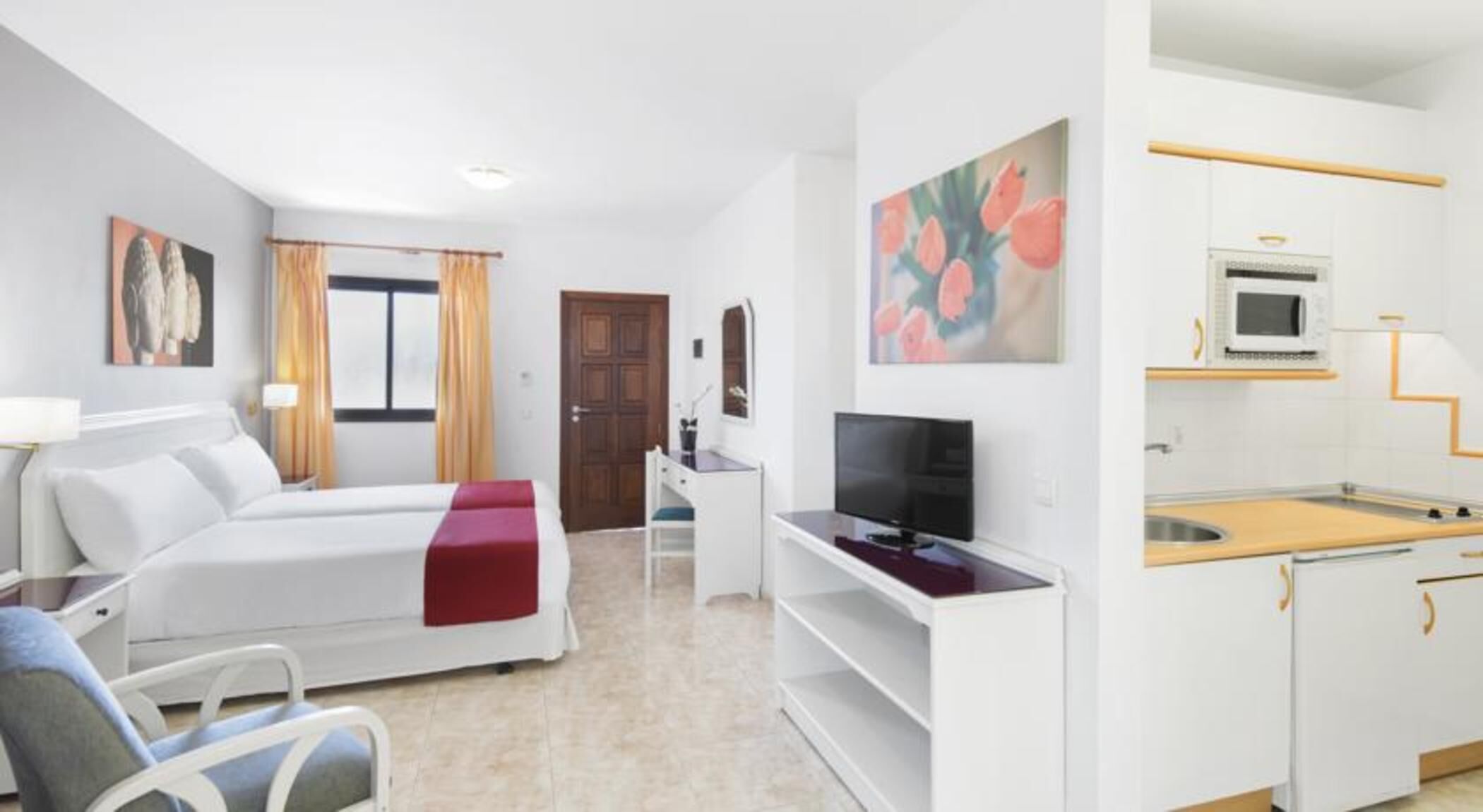 Caja de seguridad en la habitación, escritorio, wifi y ropa de cama 