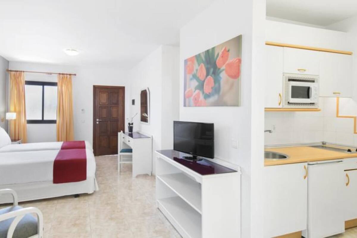 In-room safe, desk, WiFi, bed sheets