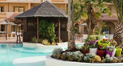 Elba LucĂa Sport & Suite Hotel