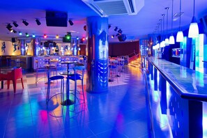 Nightclub - Elba Lucía Sport & Suite Hotel (Antigua)