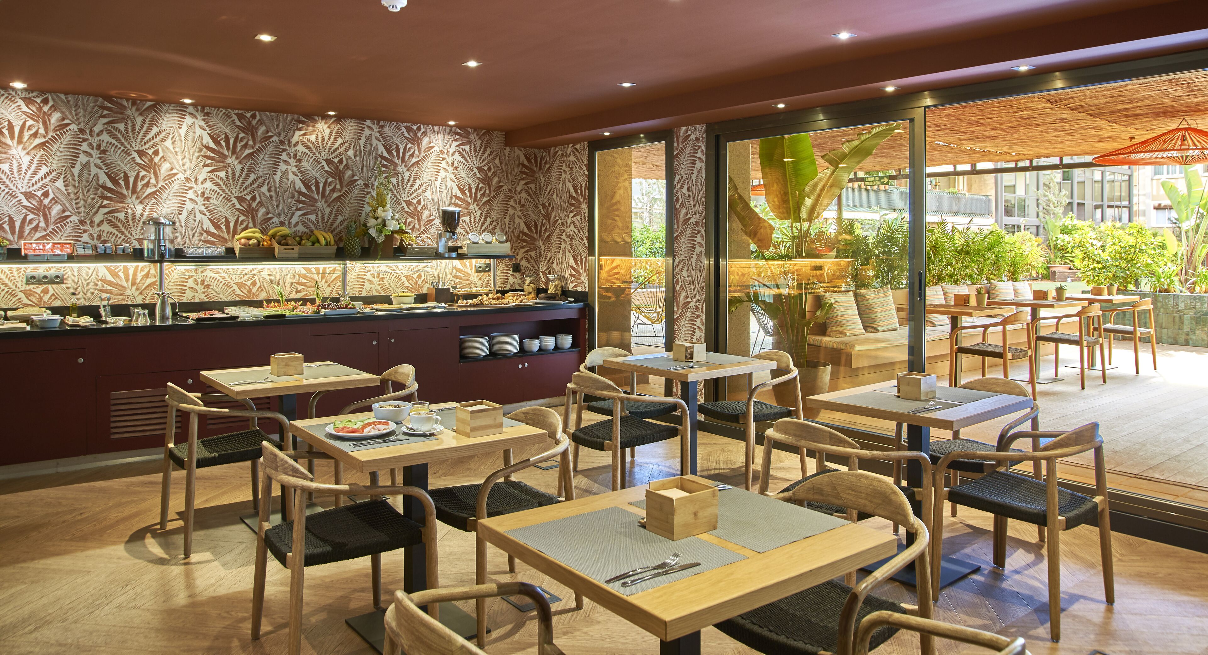 Se ofrece un desayuno bufé (12 EUR por persona)