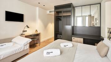 Triple Room | Minibar, in-room safe, desk, soundproofing