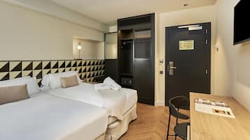 Double Room | Minibar, in-room safe, desk, soundproofing