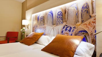 Minibar, caja fuerte, escritorio y espacio para trabajar con un portátil