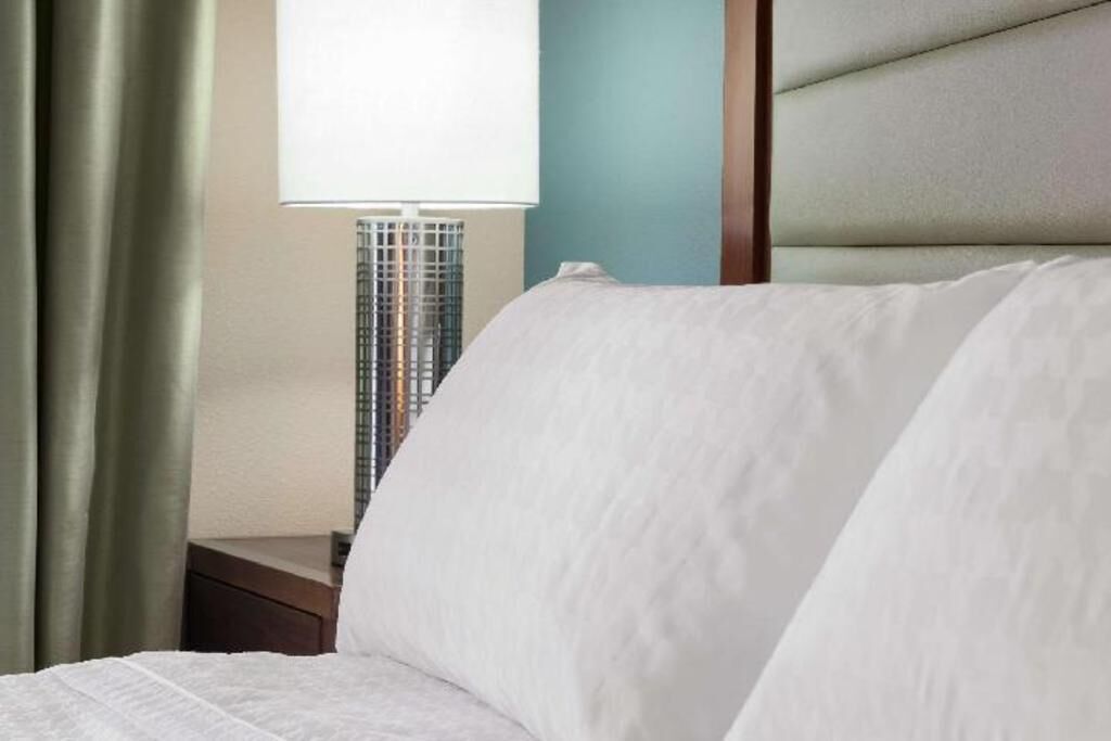 Ropa de cama de alta calidad y escritorio 