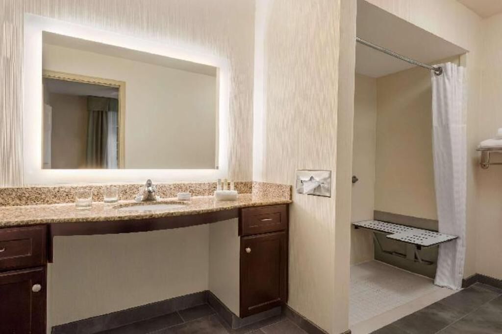 Baño | Amenidades de baño gratuitas, secadora de cabello, toallas, jabón 