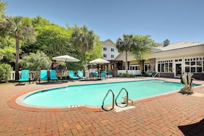 Outdoor pool, open 7:00 AM to 10:00 PM, pool loungers