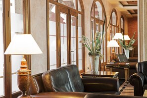Lobby sitting area - Elba Palace Golf Boutique Hotel (Antigua)