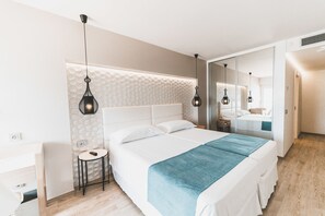 Deluxe tweepersoonskamer, uitzicht op zee | Lakens van Egyptisch katoen, luxe beddengoed, donzen dekbedden